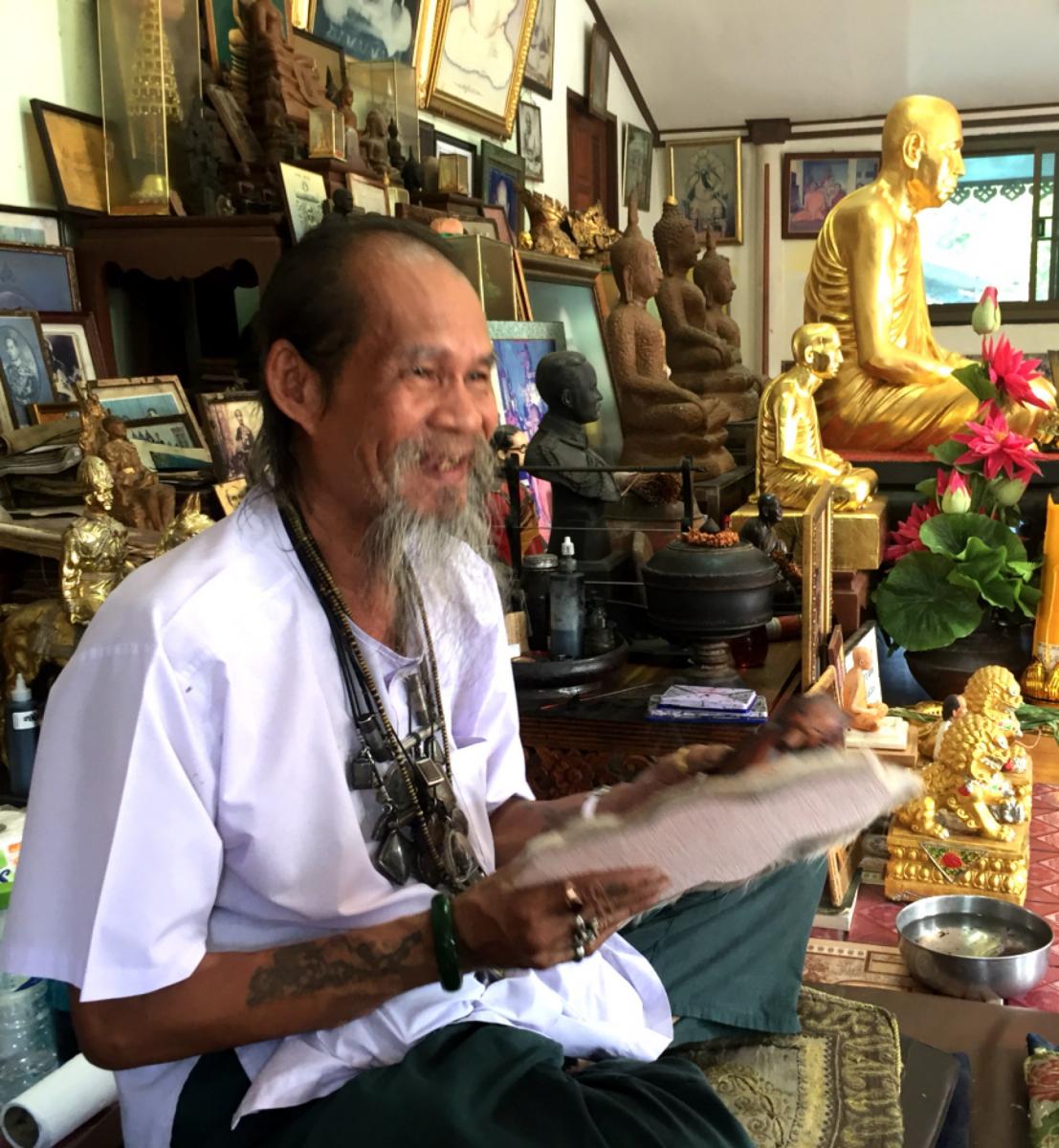 Поездка за магическими татуировками Сак Янт в Айюттхайя к мастеру Кобу экскурсия компании Seven Countries в Паттайе Таиланде фото 17