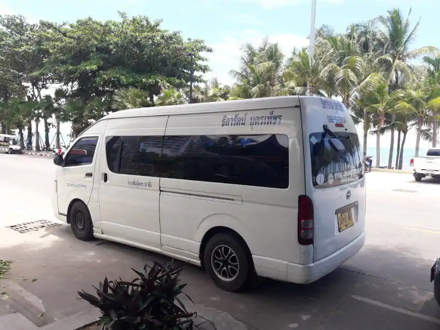 Бордер-ран в Камбоджу трансфер - Микроавтобус Toyota Hiace в Паттайе